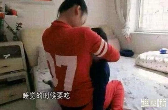 男人吃奶摸下面69视频免费，许多网友对此表示震惊，认为这种内容不适合传播，应该加强对网络内容的监管