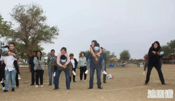 一小孩子喂女孩吃萝卜，这个温馨的场景展现了纯真的友谊与关爱，传递出人与人之间简单而美好的情感